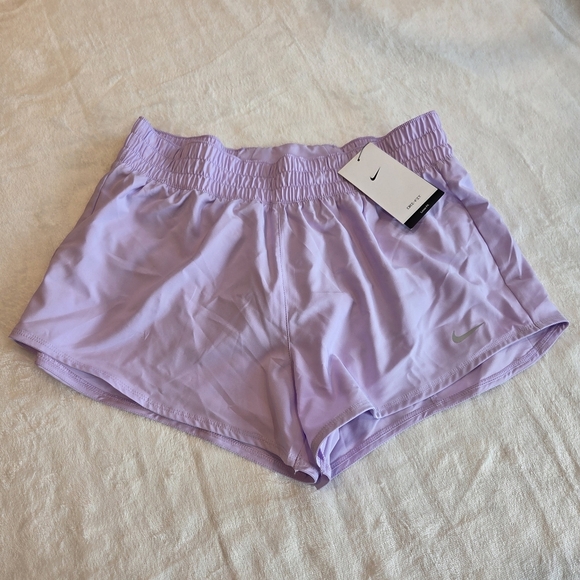 New Nike Women's DRI-FIT Loose Fit Training Shorts - Light Purple - Size Medium - Picture 2 of 10